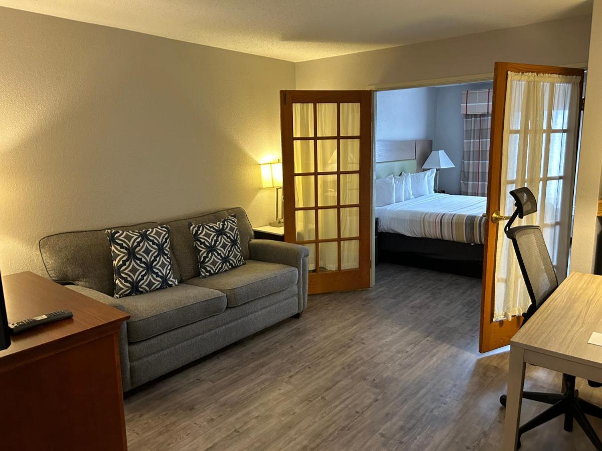 Country Inn & Suites By Radisson, Grand Rapids Airport, Mi Екстериор снимка