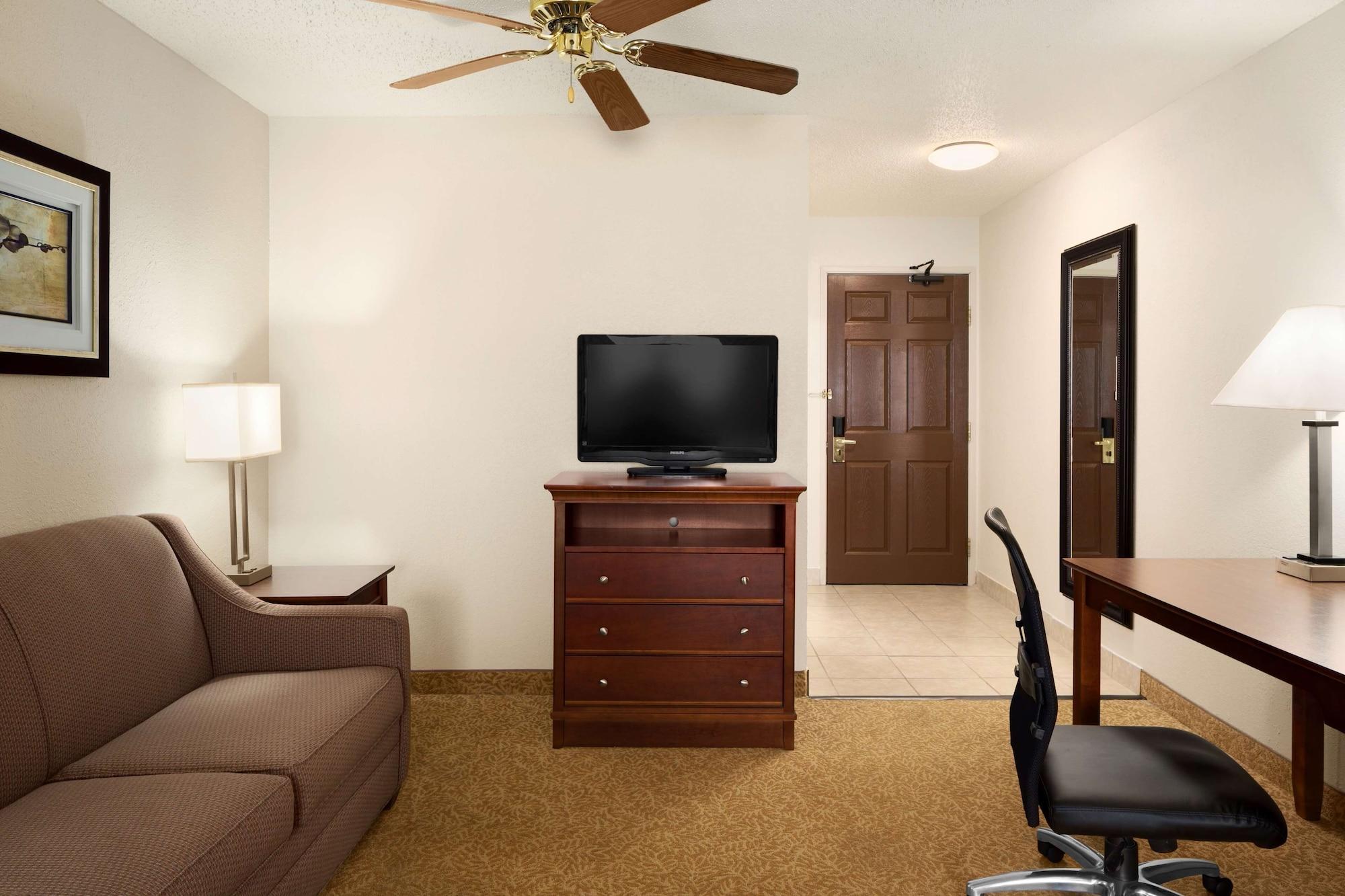 Country Inn & Suites By Radisson, Grand Rapids Airport, Mi Екстериор снимка