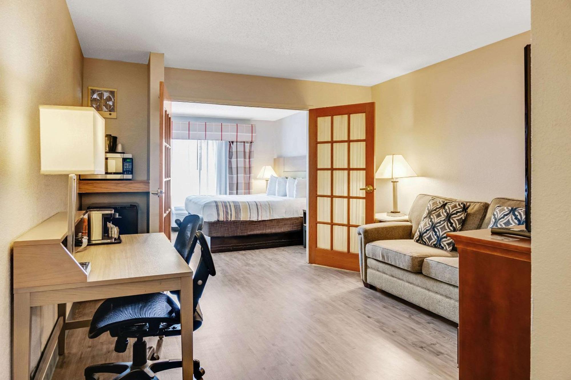 Country Inn & Suites By Radisson, Grand Rapids Airport, Mi Екстериор снимка