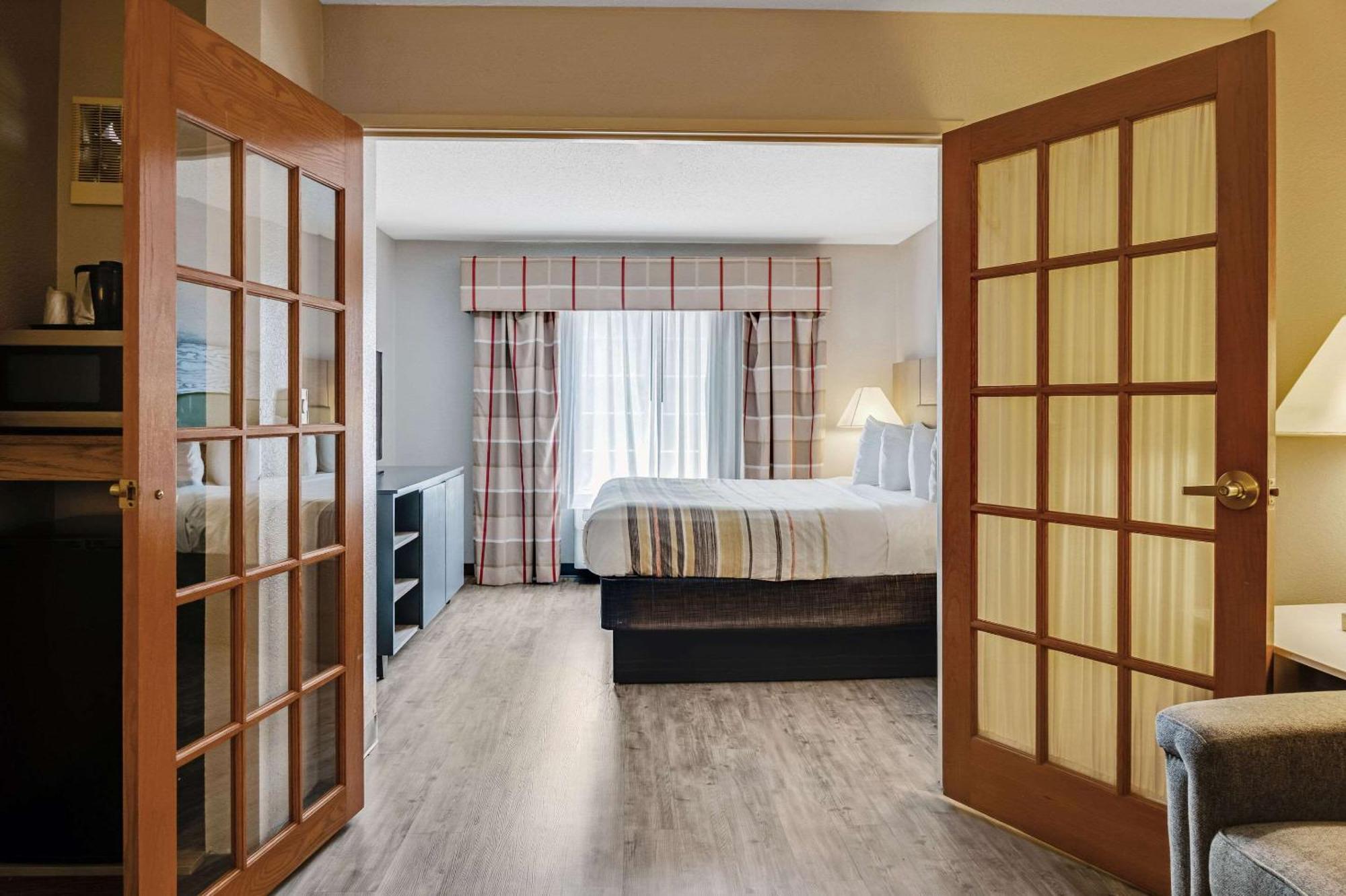 Country Inn & Suites By Radisson, Grand Rapids Airport, Mi Екстериор снимка